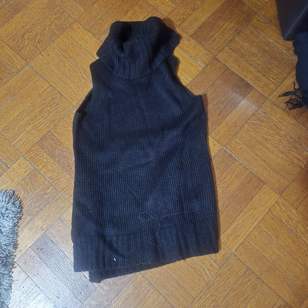 Women's Black Turtleneck Sleeveless Sweater - Picture 1 of 4